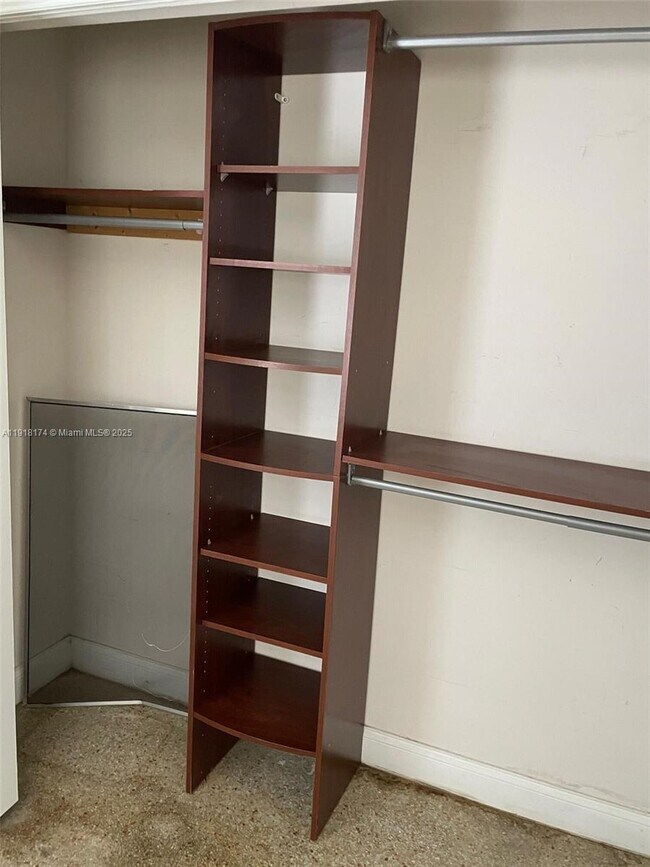 Building Photo - 846 SW 10th St