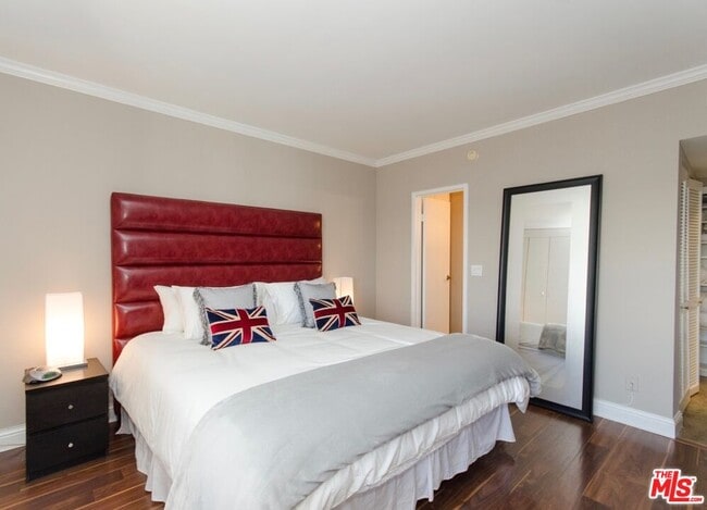 Building Photo - 1131 Alta Loma Rd