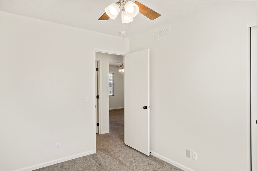 Building Photo - 2710 Mesa St
