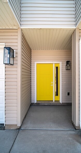 Building Photo - Equinox on Lincoln