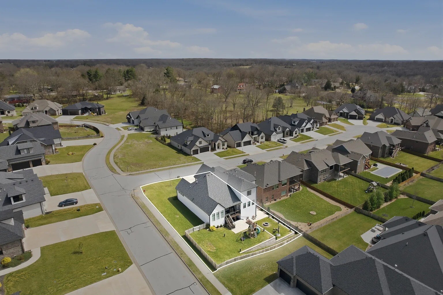Building Photo - 703 S Hickory Dr