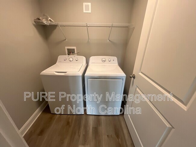 Building Photo - 3355 E Ridge Rd