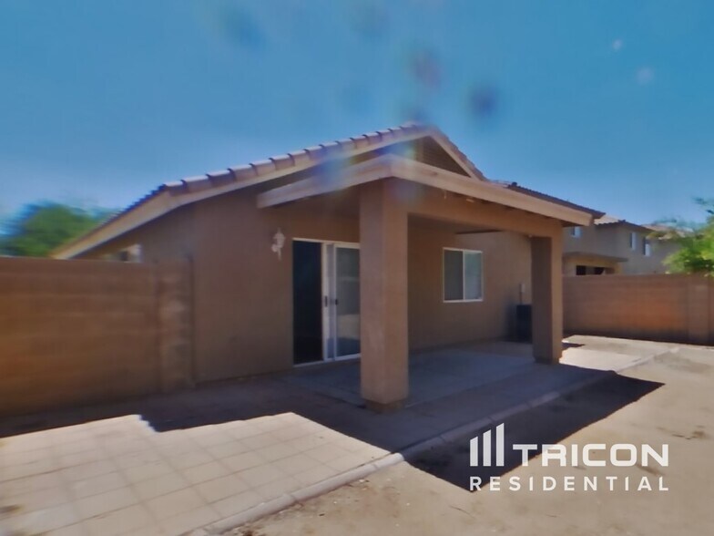 Building Photo - 31361 N Blackfoot Dr