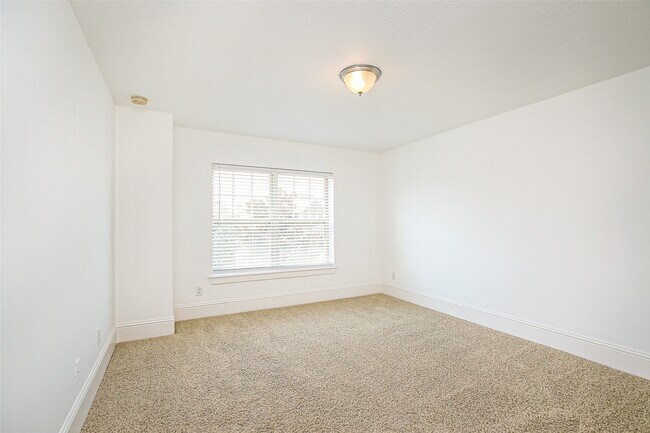 Building Photo - 8127 Caroline Ridge Dr