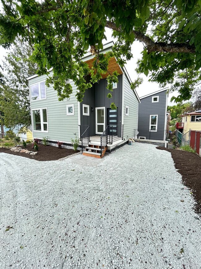 Building Photo - 8024