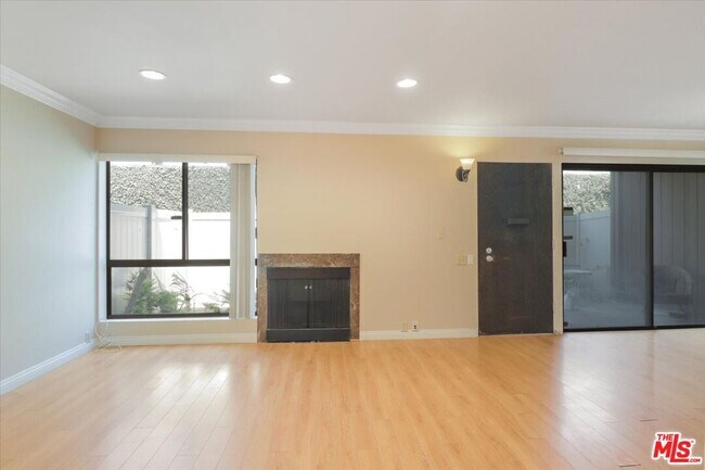 Building Photo - 449 W Duarte Rd