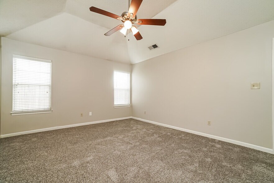 Building Photo - 4078 Shadow Glen Dr