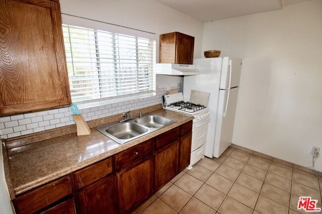 Building Photo - 17614 Bromley St