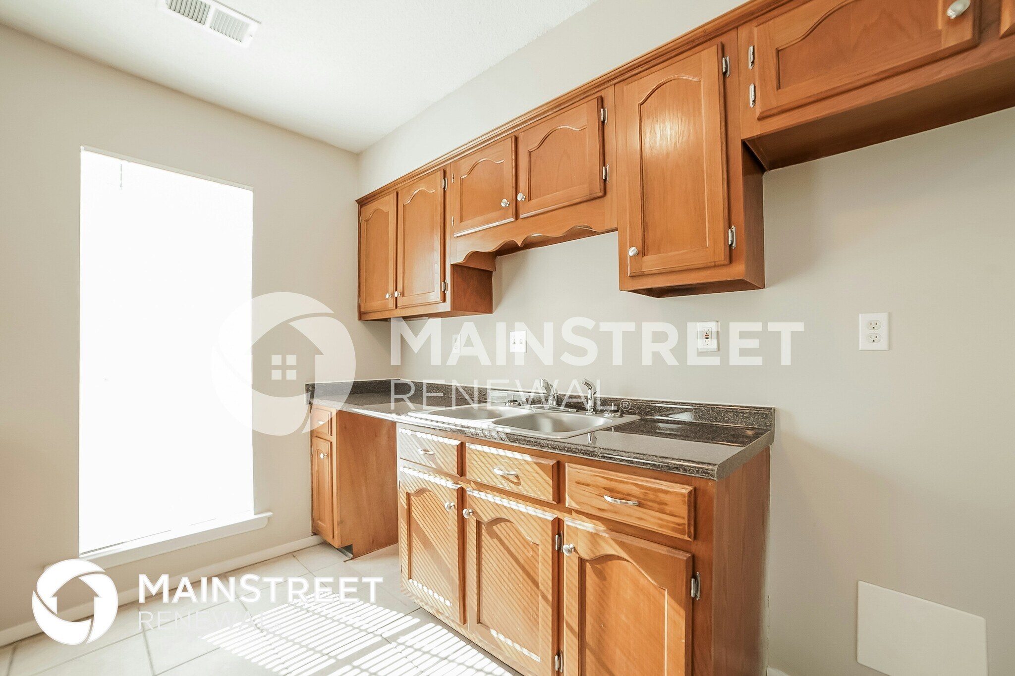 Building Photo - 3555 Dorchester Dr