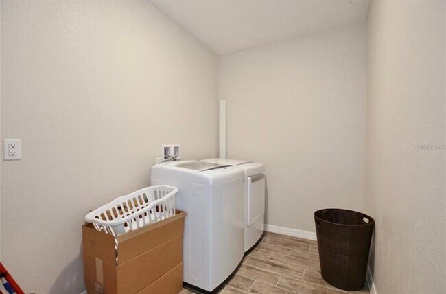 Building Photo - 492 Pinecrest Loop