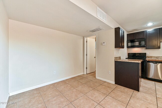 Building Photo - 3949 E Earll Dr