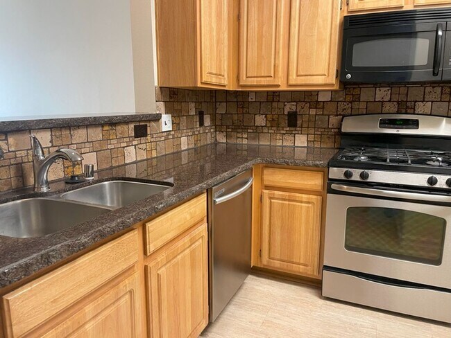 Building Photo - South Reno Tanamera Two Bedroom Upstairs Condo