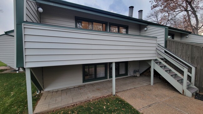 Building Photo - Two Bedroom Townhome Available For Rent in...