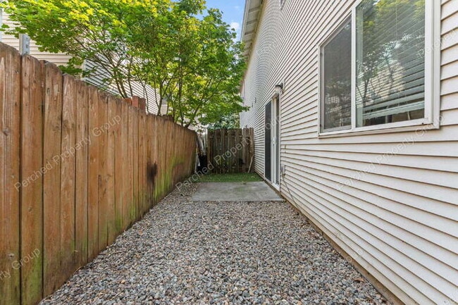 Building Photo - 7406 SE Henderson St