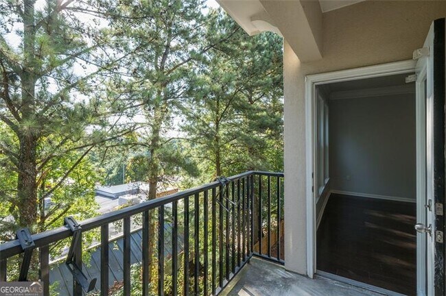 Building Photo - 1850 Cotillion Dr