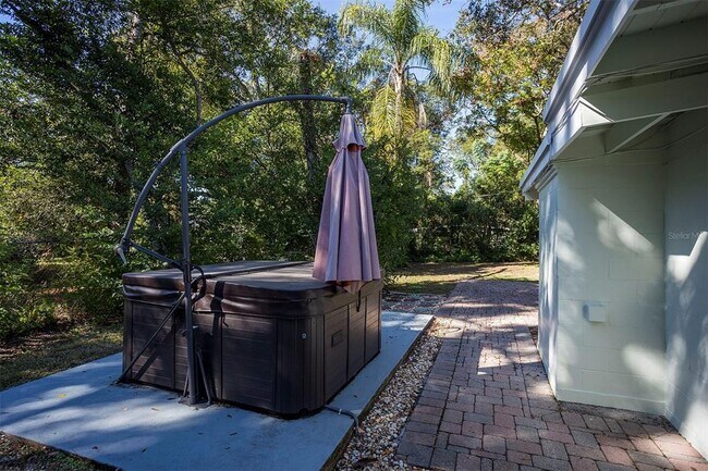 Building Photo - 2115 Sycamore Dr