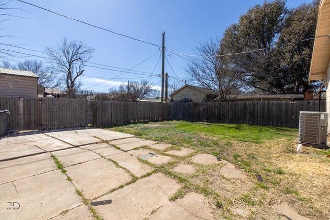 Building Photo - 2139 Ave F