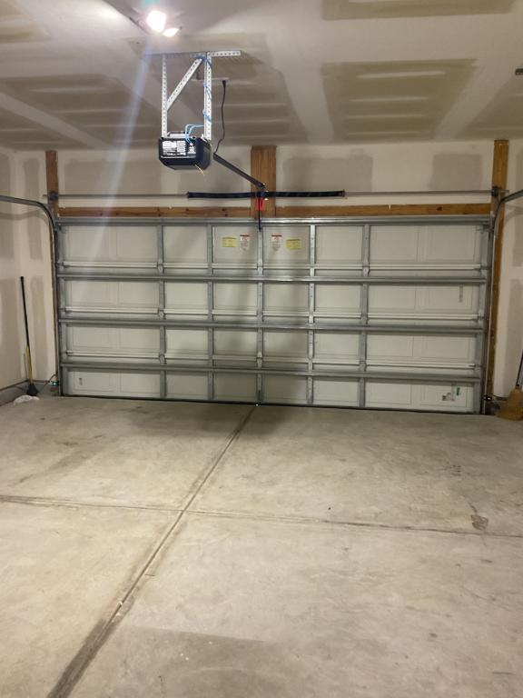 Building Photo - 8147 Forest Edge Dr