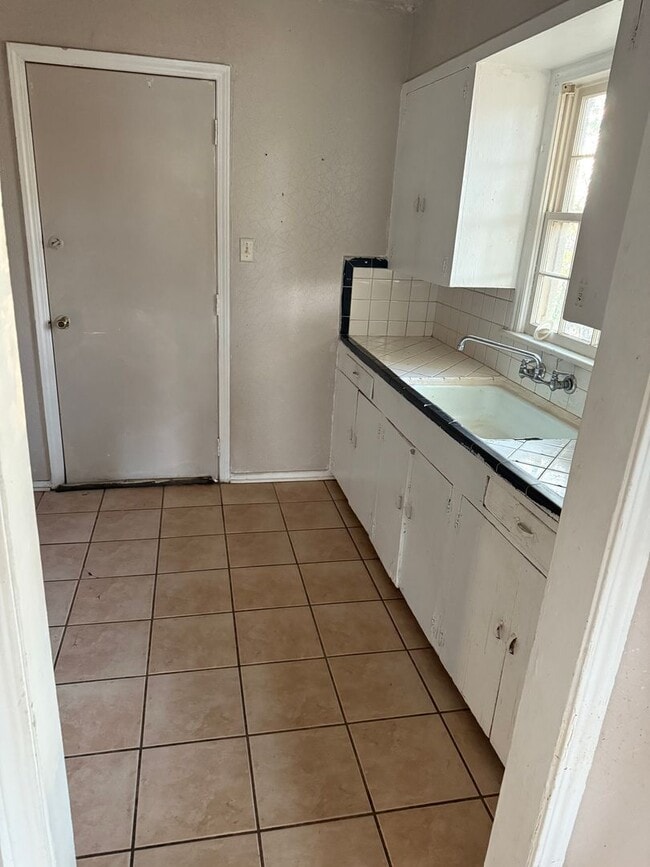 Building Photo - 3453 Desoto St