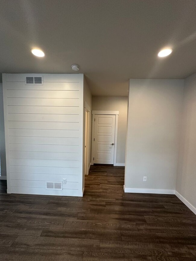 Building Photo - Amazing 3 bedroom townhome in Windsor!