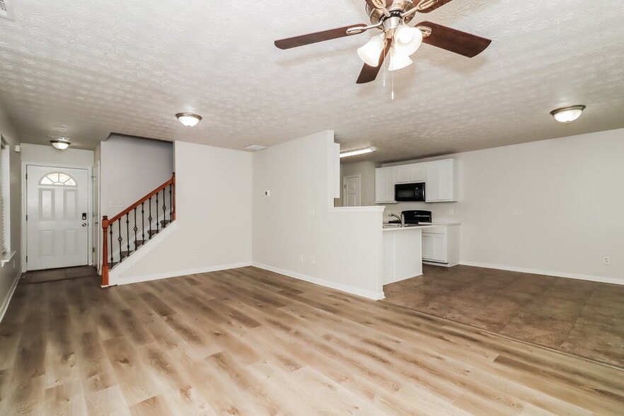 Building Photo - 124 Silver Fox Trail