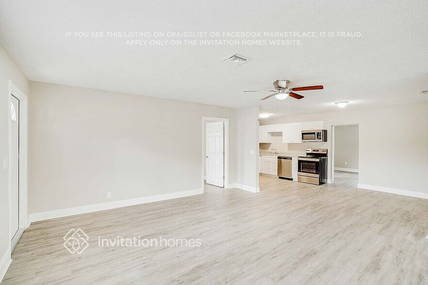 Building Photo - 1331 SW 21st Ave