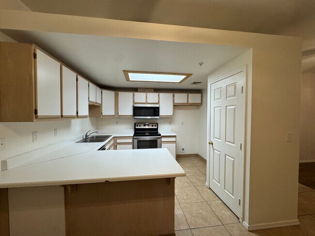Building Photo - 2834