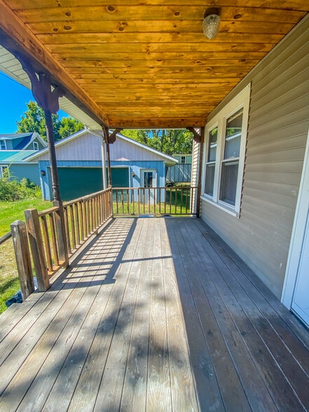 Primary Photo - 8 Howe St