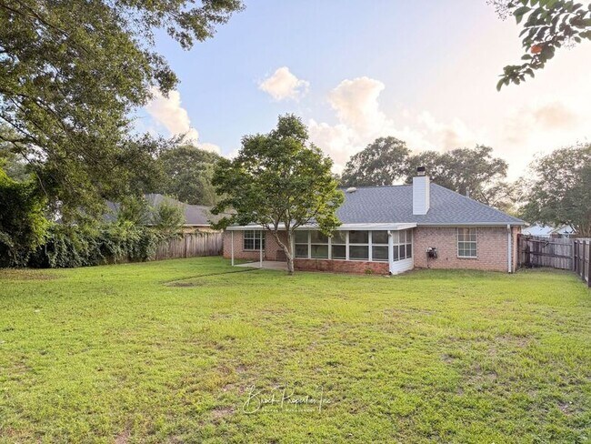 Building Photo - 2520 Southern Oaks Dr
