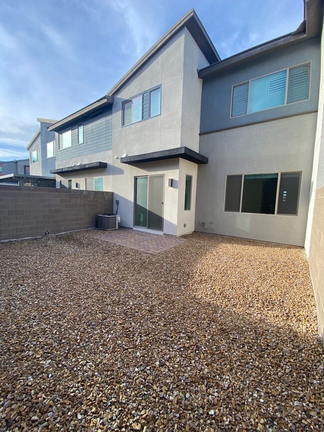 Building Photo - AMERICANA Property Mgmt - New Modern 3 beds - 2 story Townhouse in Inspirada
