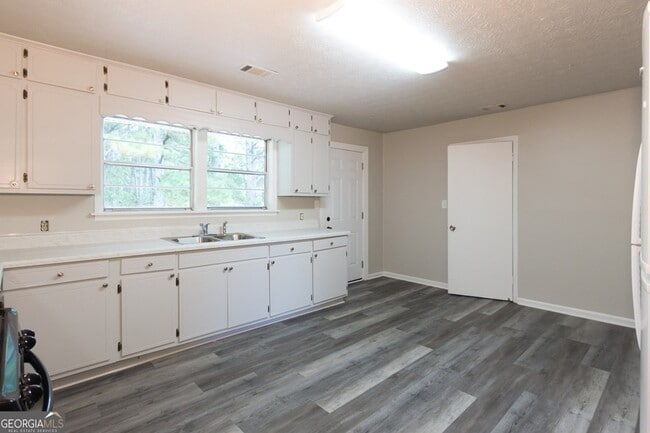 Building Photo - 1312 Cooper Rd