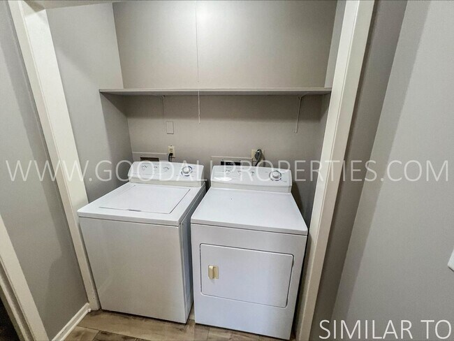 Building Photo - 2 bedroom 1 full bath condo single car gar...