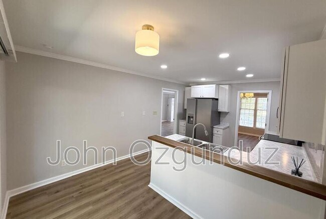 Building Photo - 3909 Westra Dr