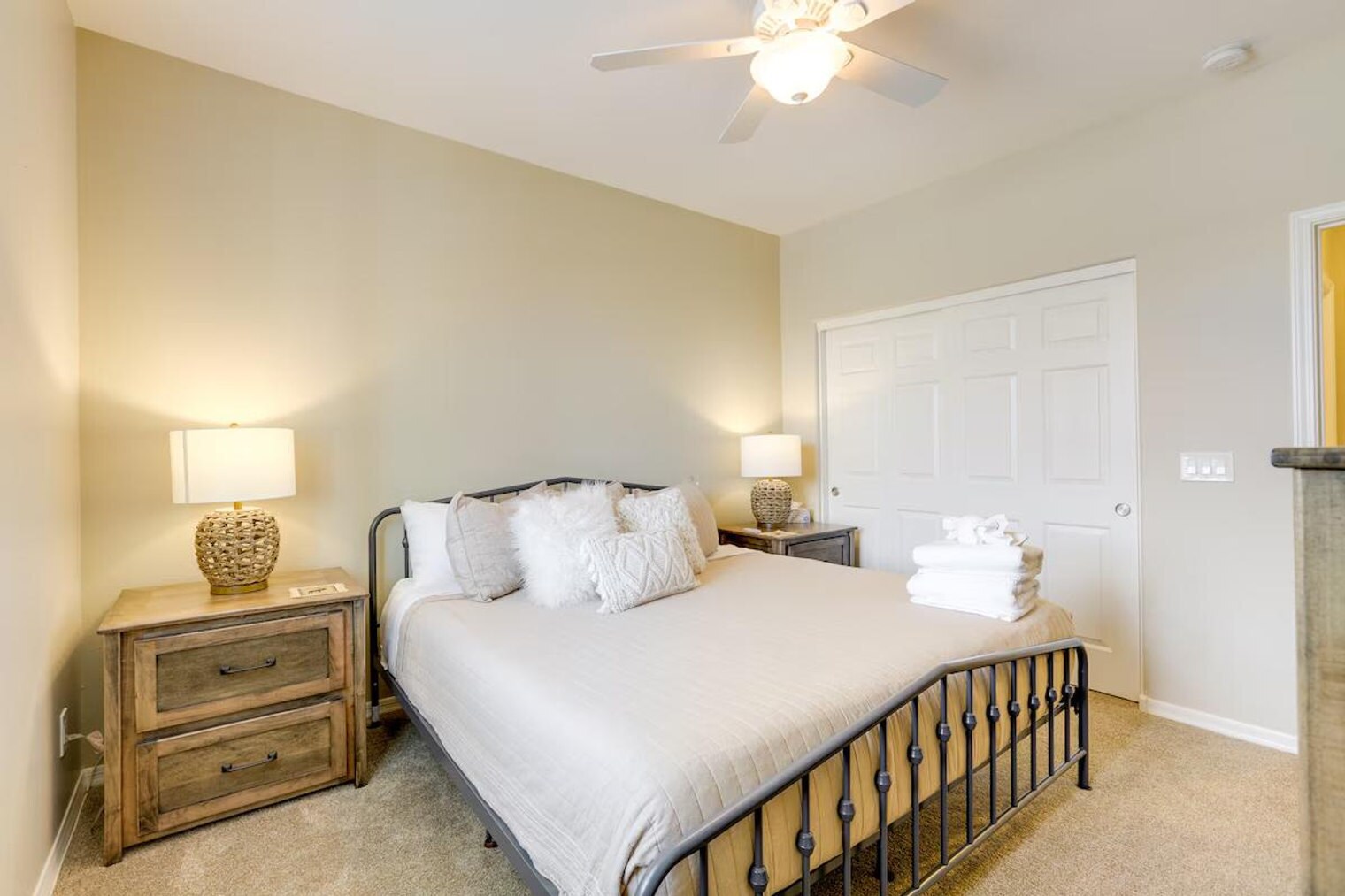 Building Photo - 17932 W Glenhaven Dr