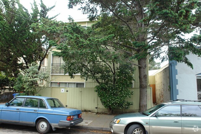 Building Photo - 2124 Blake St