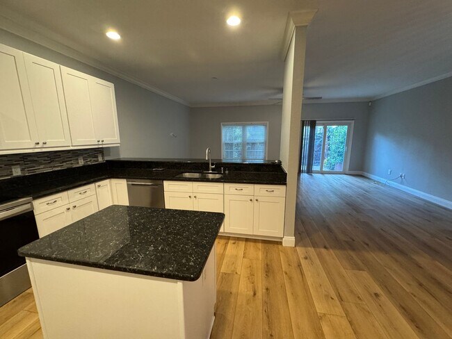 Building Photo - Fully Renovated Large 3 Bed 2.5 Bath 2 Car Garage Townhouse in Perfect Location
