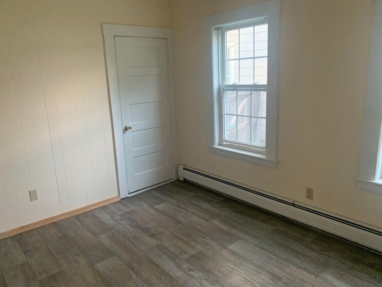 Building Photo - 22 Spring