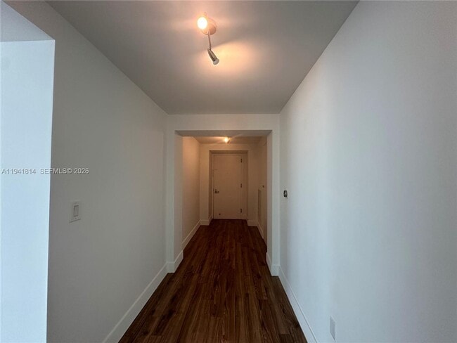 Building Photo - 1900 N Bayshore Dr