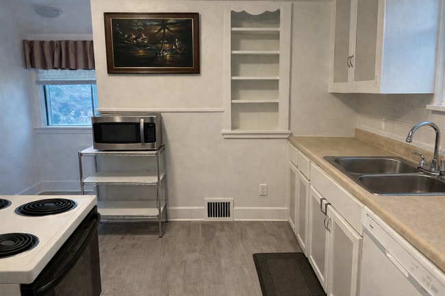 Building Photo - 2118 7th Ave