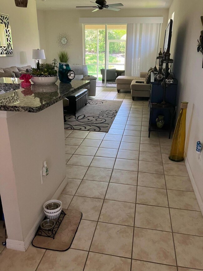 Building Photo - 1041 Normandie Way