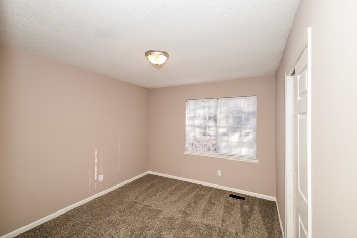 Building Photo - 5270 Jean Dr