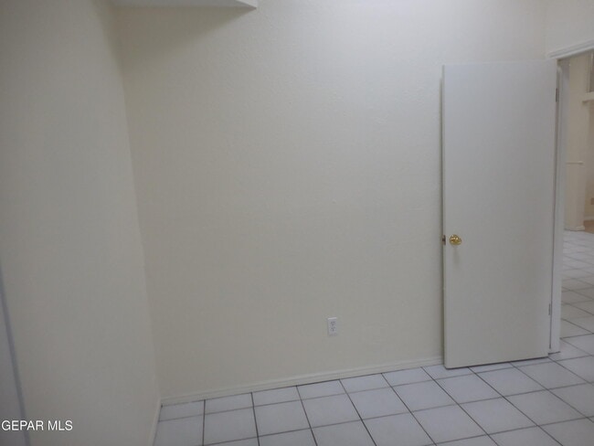 Building Photo - 11392 Lake Erie Dr