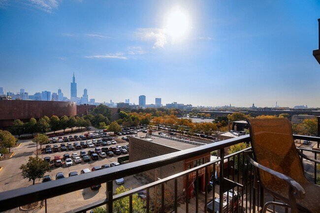 Building Photo - 6 S Laflin St