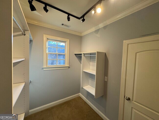 Building Photo - 1092 McLynn Ave NE