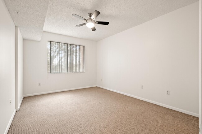 Building Photo - 6960 SW 39th St