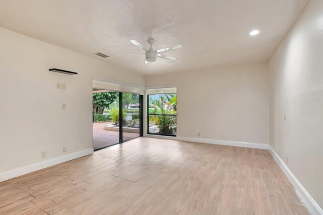 Building Photo - 6740 Lago Vista Terrace
