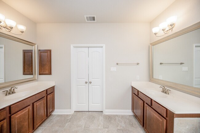 Building Photo - 16103 Devils River Ct