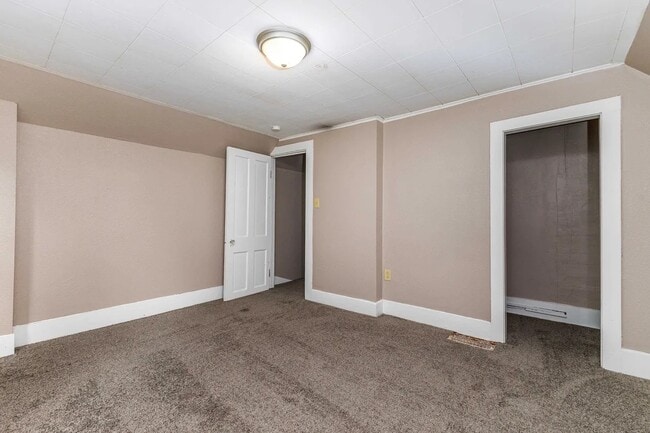 Building Photo - 639 Caledonia Pl