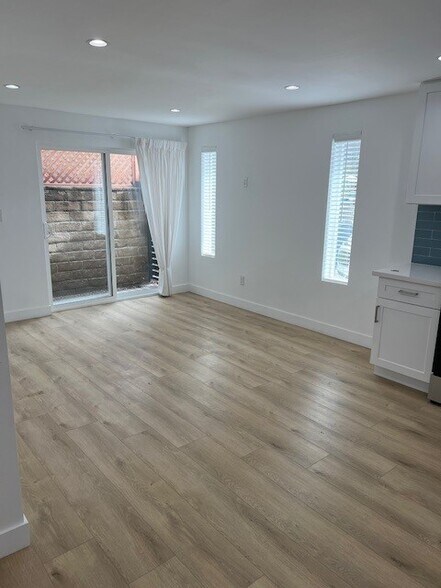 Living room - 2407 Abbot Kinney Blvd