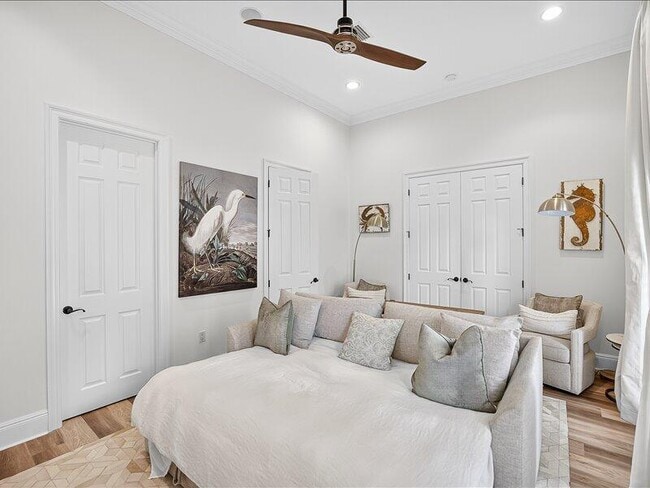 Building Photo - 3161 Club Dr